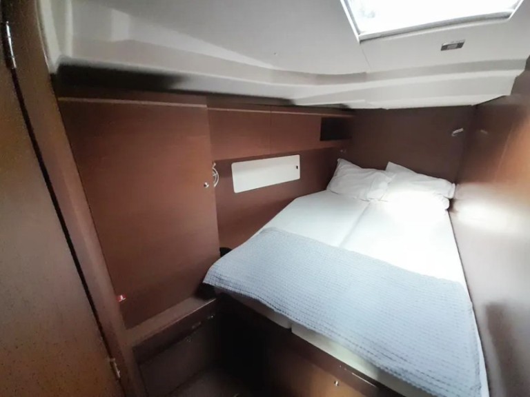 Hire Sailboat Bénéteau with a boat licence