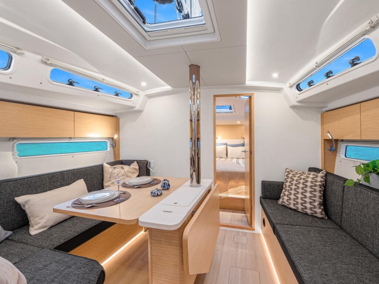 Charter a Hanse Hanse 360 in Capo d'Orlando on Samboat