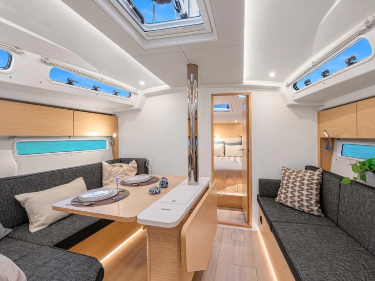 Charter a Hanse Hanse 360 in Capo d'Orlando on Samboat