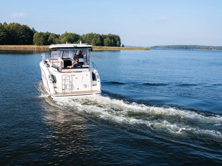 Canal boat hire in Ogonki - Futura 860