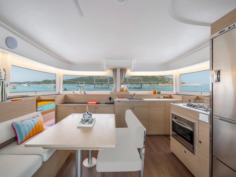 Hire Catamaran Lagoon with a boat licence