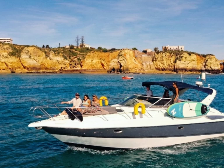 Hire Luxury Yacht Cranchi with a boat licence