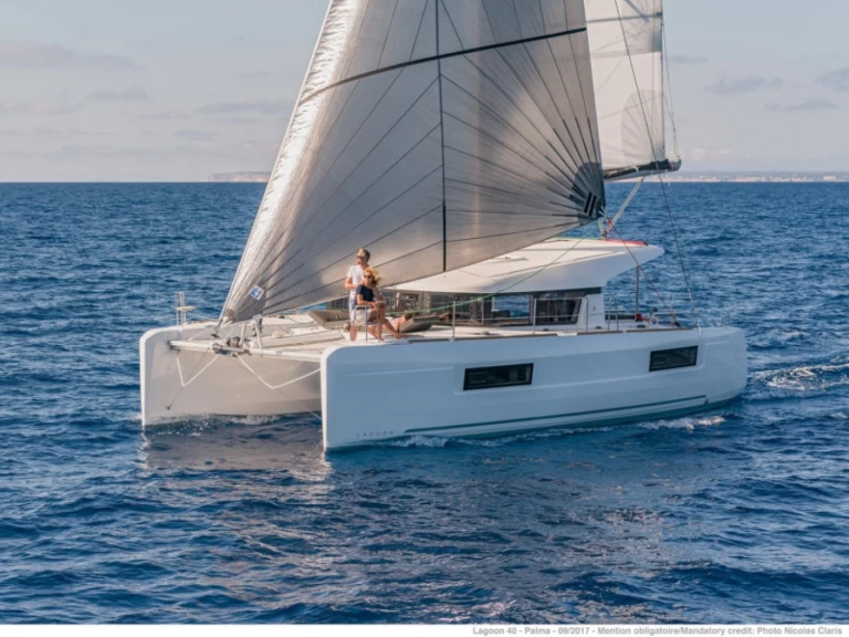 Charter a Lagoon Lagoon 40 in Alimos on Samboat
