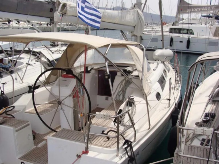 Hire a Hanse Hanse 325 Alimos