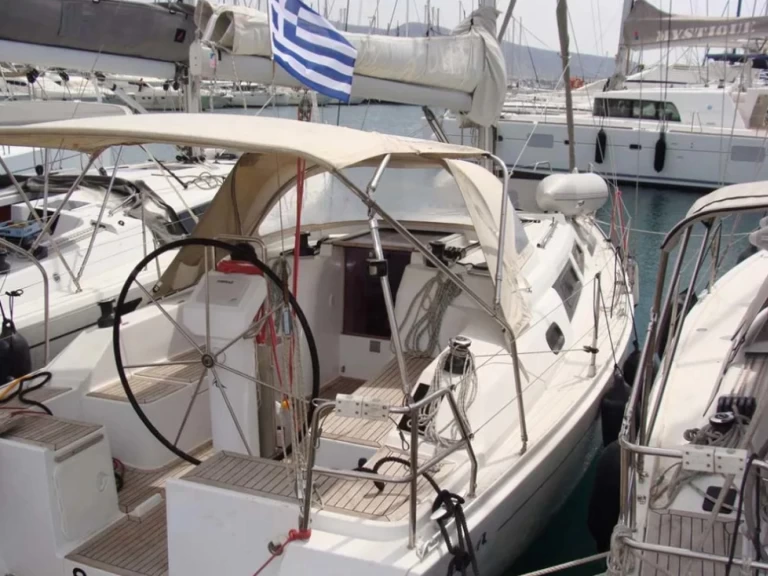 Hire a Hanse Hanse 325 Alimos