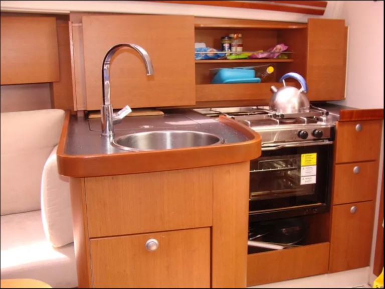 Yacht hire Alimos cheap Hanse 325