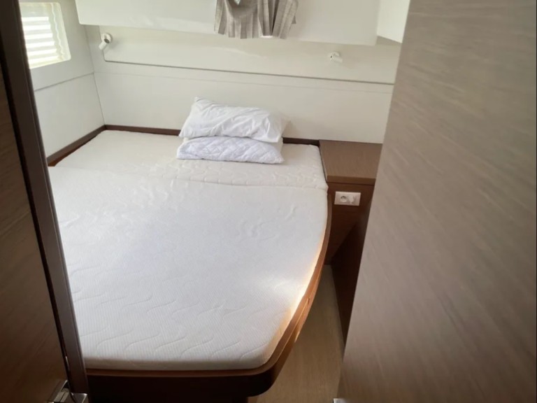 Catamaran to hire Lefkáda at the best price