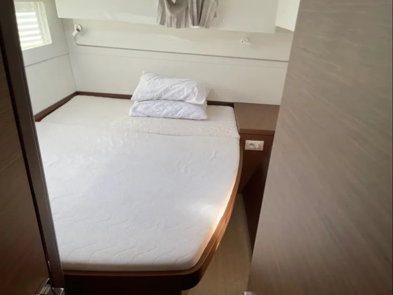 Catamaran to hire Lefkáda at the best price