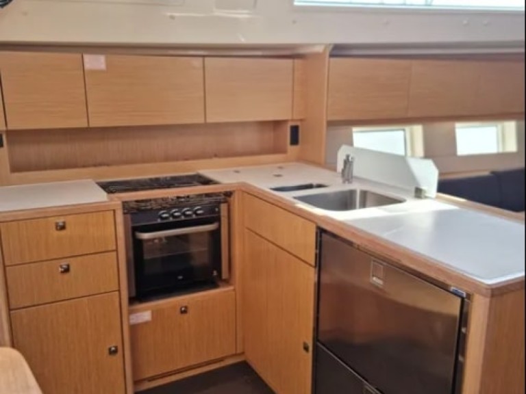 Hire Sailboat with or without skipper Bavaria Volos