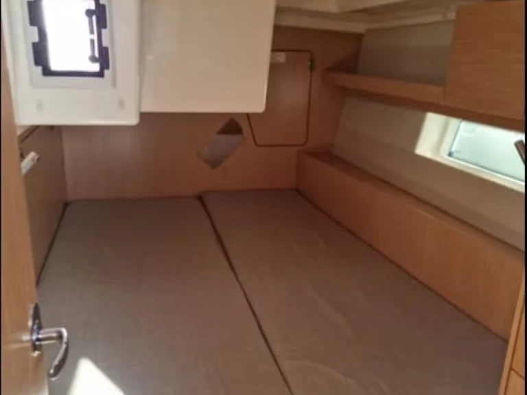 Hire Sailboat Bavaria with a boat licence