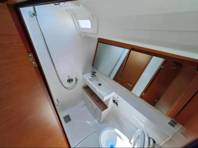 Jeanneau Sun Odyssey 440[G] charter bareboat or skippered in  Alimos