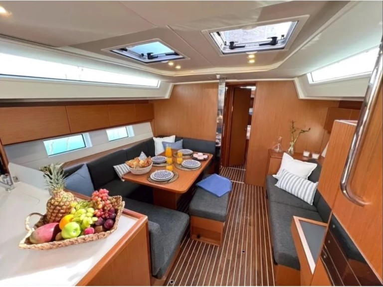 Hire Sailboat Bavaria with a boat licence