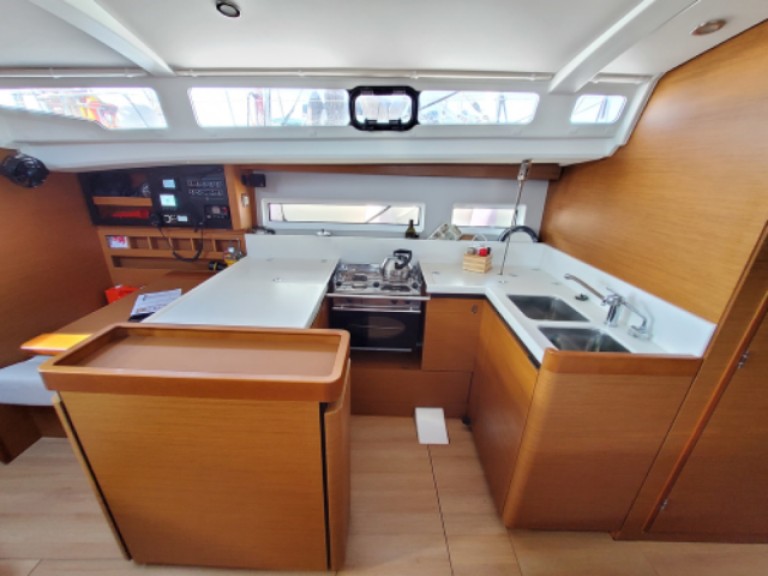 Sailboat to hire Rhodes (City) at the best price