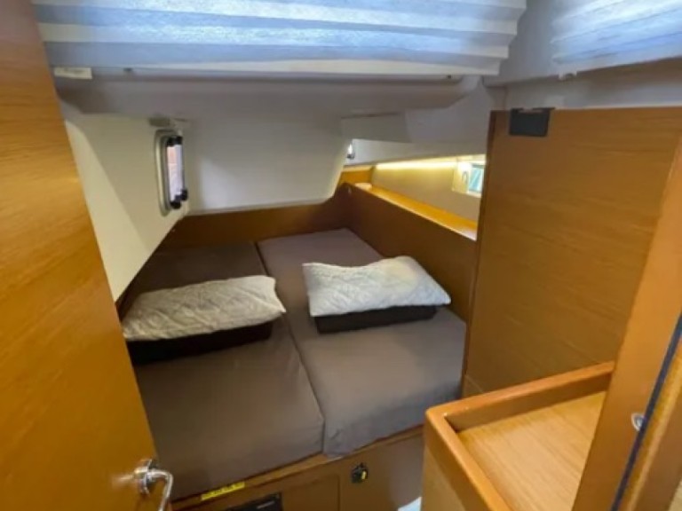 Yacht charter Alimos - Jeanneau Sun Odyssey 490 on SamBoat