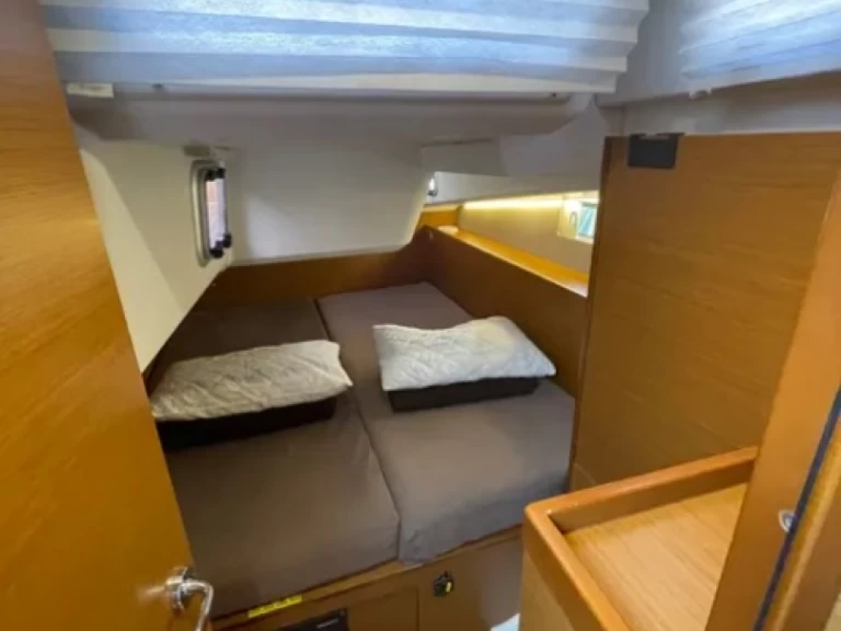 Yacht charter Alimos - Jeanneau Sun Odyssey 490 on SamBoat