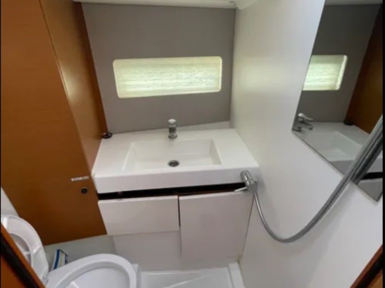 Hire a Jeanneau Sun Odyssey 490 Alimos