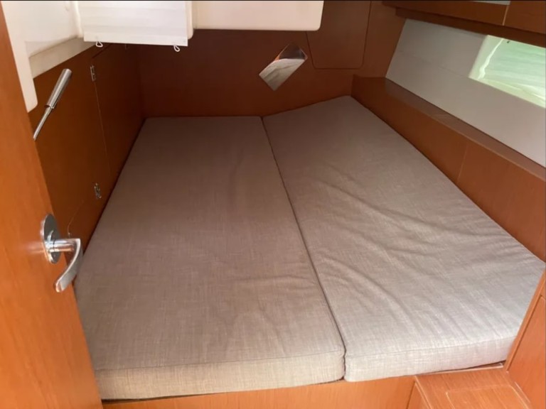 Hire a Bavaria Bavaria C45 Alimos