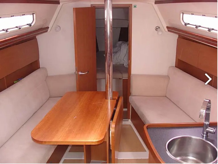 Charter a Hanse Hanse 325 in Alimos on Samboat