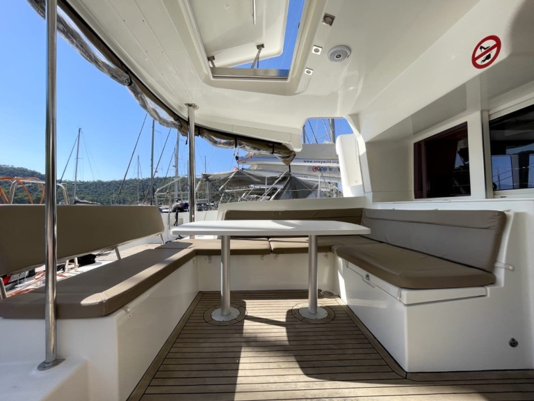 Charter a Lagoon Lagoon 450 F in Alimos on Samboat