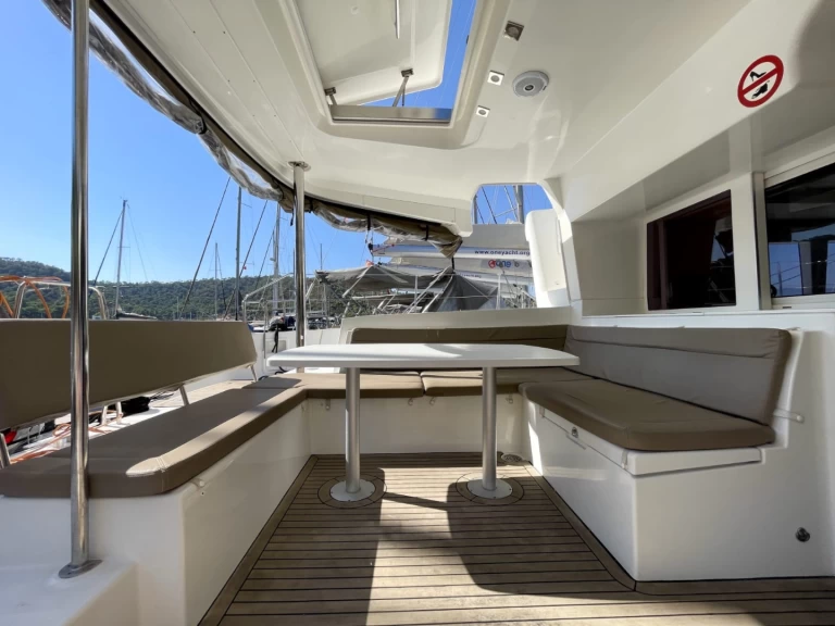 Charter a Lagoon Lagoon 450 F in Alimos on Samboat
