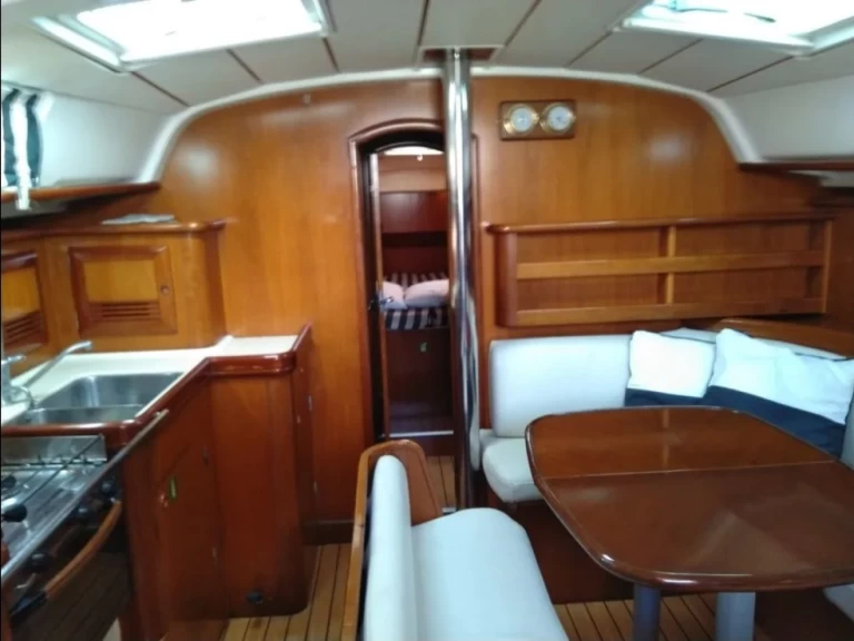Yacht charter Alimos - Bénéteau Oceanis 411 on SamBoat