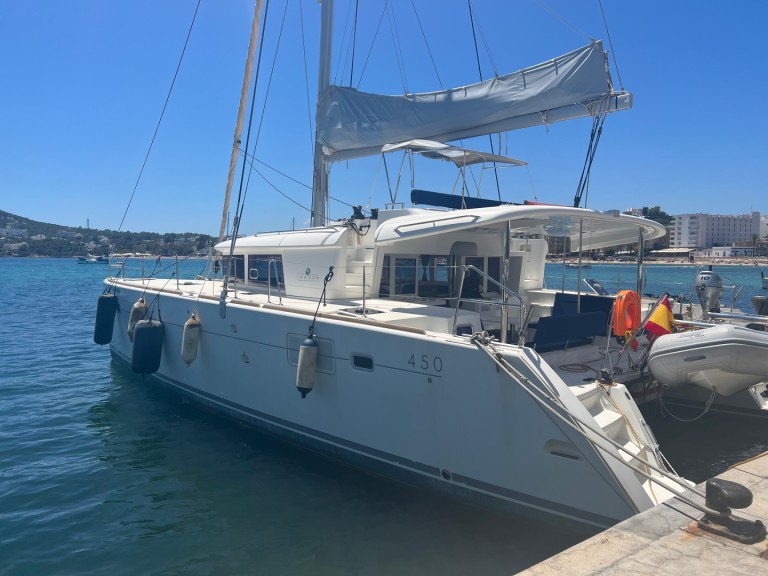 Yacht hire Sant Antoni de Portmany cheap Lagoon 450 F