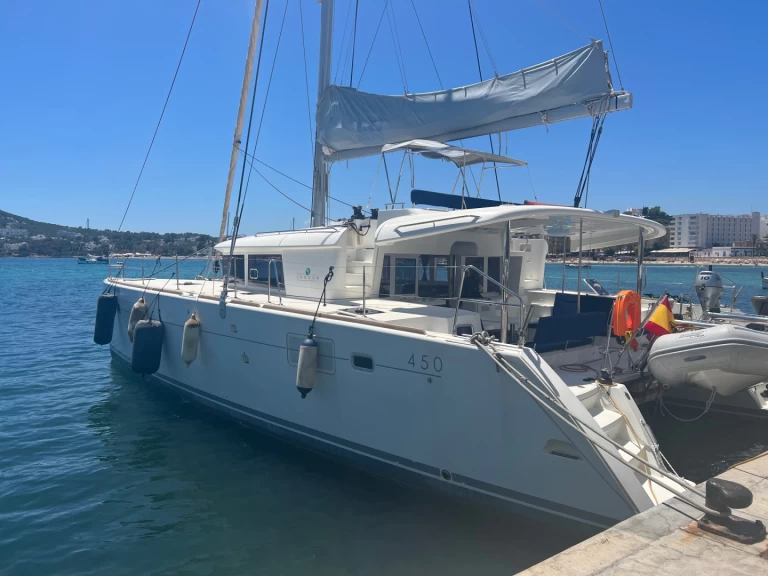 Yacht hire Sant Antoni de Portmany cheap Lagoon 450 F