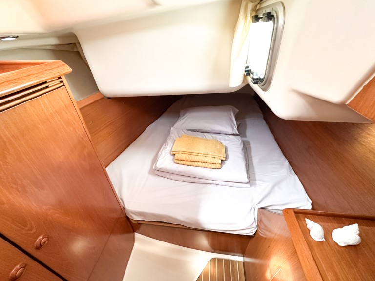 Yacht charter Tivat - Jeanneau Sun Odyssey 40.3 on SamBoat