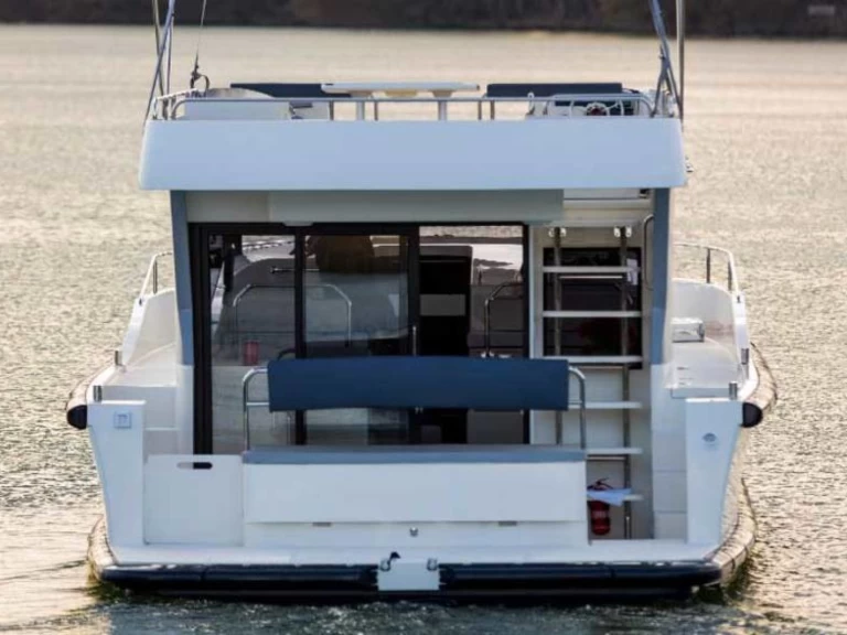 Hire a Le Boat Horizon 1 Decize