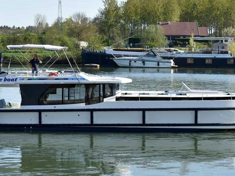 Charter a Premier Horizon 5 in Fontenoy-le-Château on Samboat