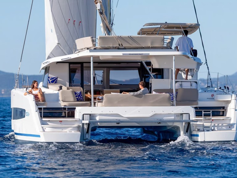 Catamaran to hire Alimos at the best price