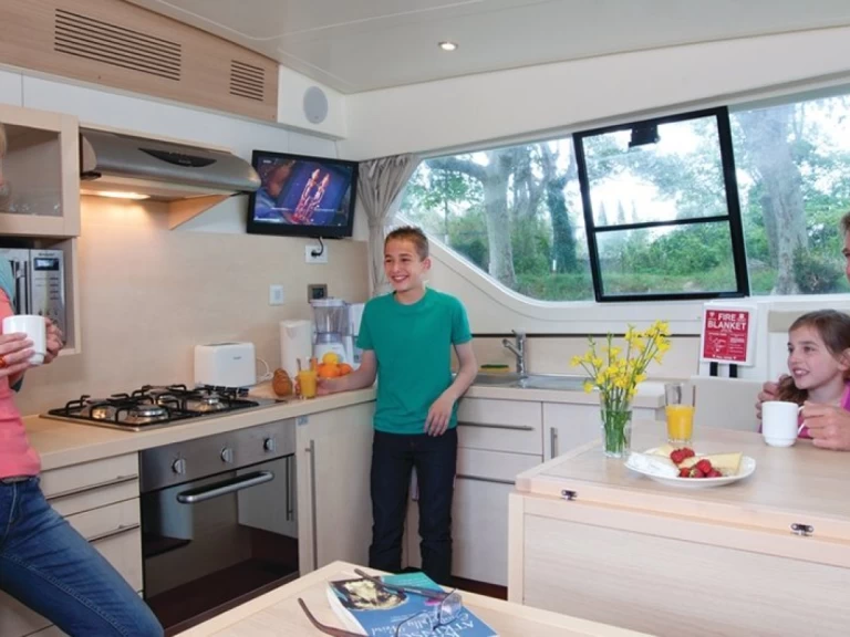 Hire Canal boat with or without skipper Comfort Plus Portiragnes