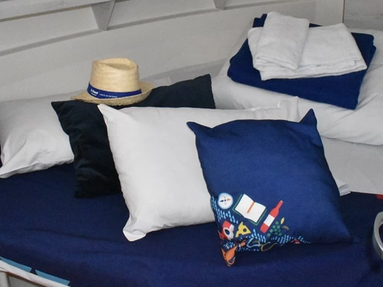 Charter a Premier Horizon 4 in Hesse on Samboat