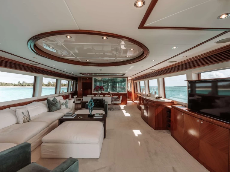 Charter a Hargrave BEACHFRONT in Saint Martin on Samboat