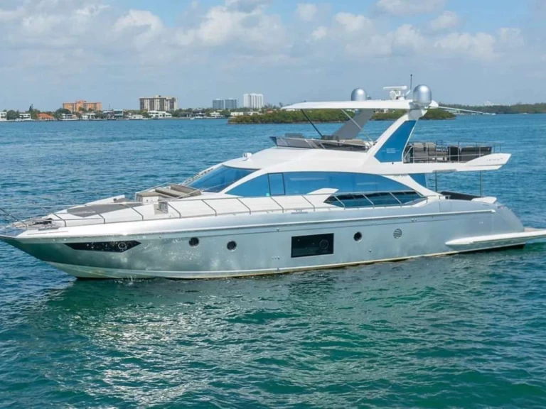 Hire Luxury Yacht with or without skipper Azimut Bahamas