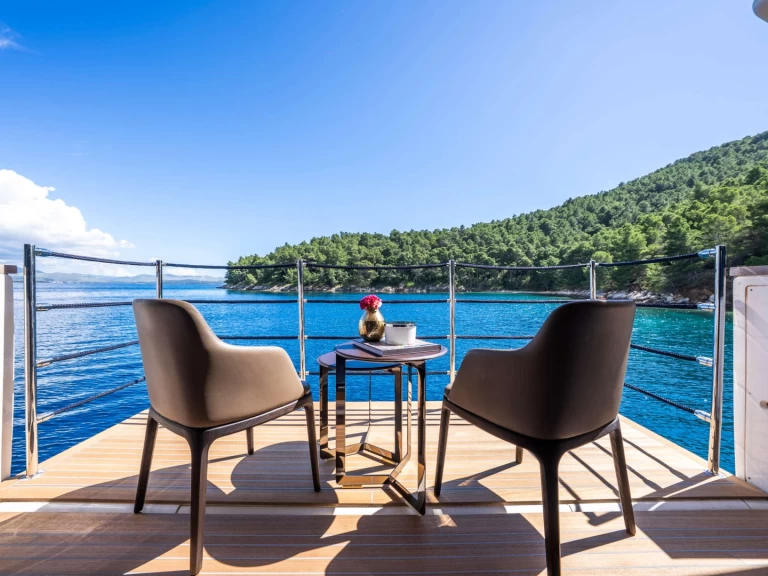 Hire Luxury Yacht with or without skipper Custom Line French Riviera