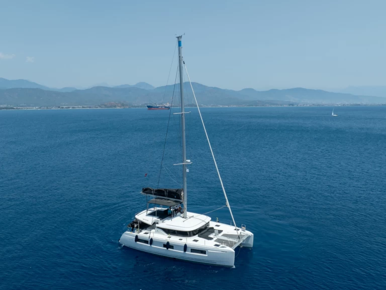 Hire Catamaran Lagoon with a boat licence