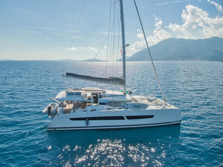Catamaran hire in Lefkáda - Fountaine Pajot Aura 51