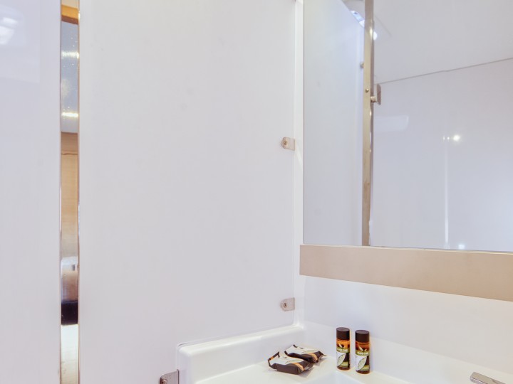 Hire Catamaran with or without skipper Fountaine Pajot Lefkáda