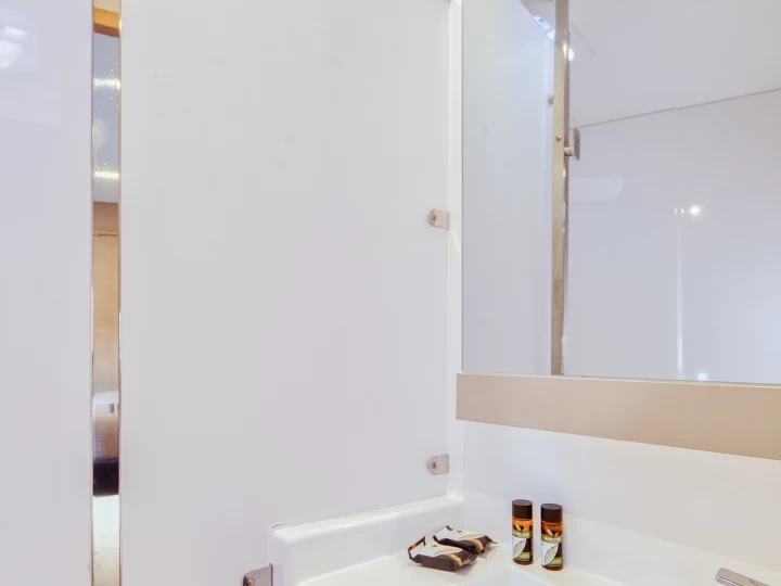 Hire Catamaran with or without skipper Fountaine Pajot Lefkáda