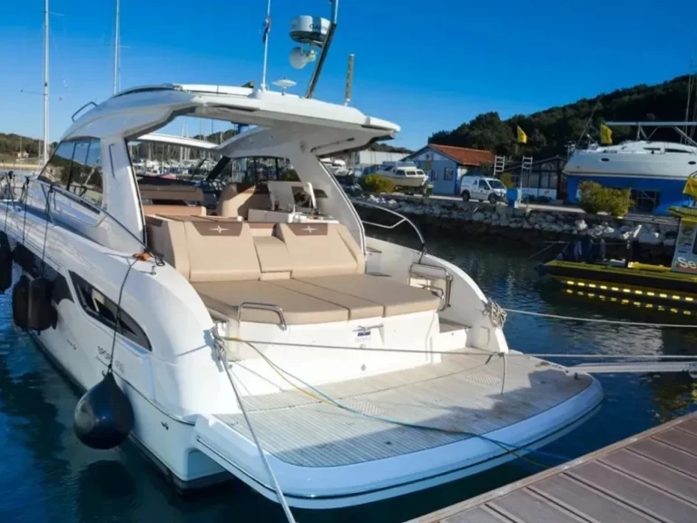Hire a Bavaria Bavaria Sport 450 HT Seget Donji