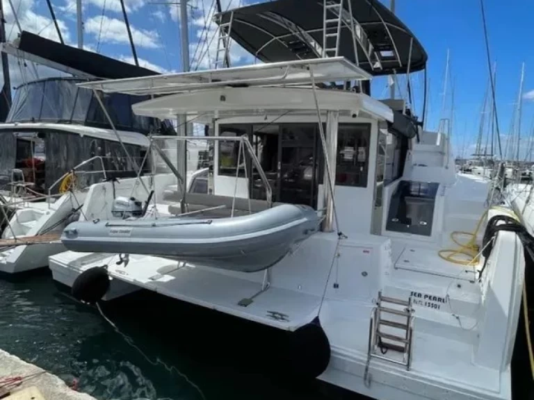 Yacht charter Alimos - Bali Bali 4.8 on SamBoat