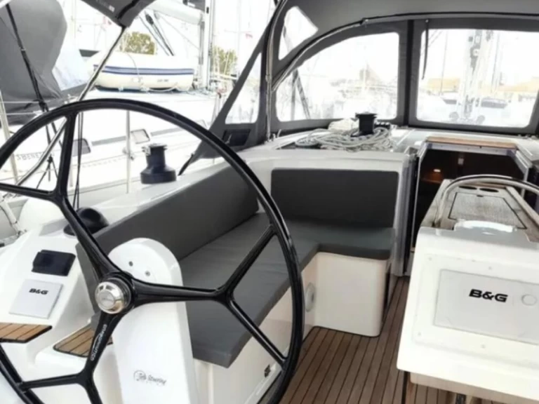 Yacht charter Lefkáda - Bavaria Bavaria C42 on SamBoat