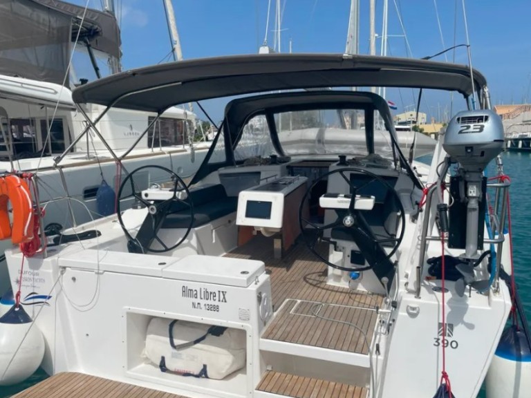 Sailboat hire in Lefkáda - Dufour Dufour 390