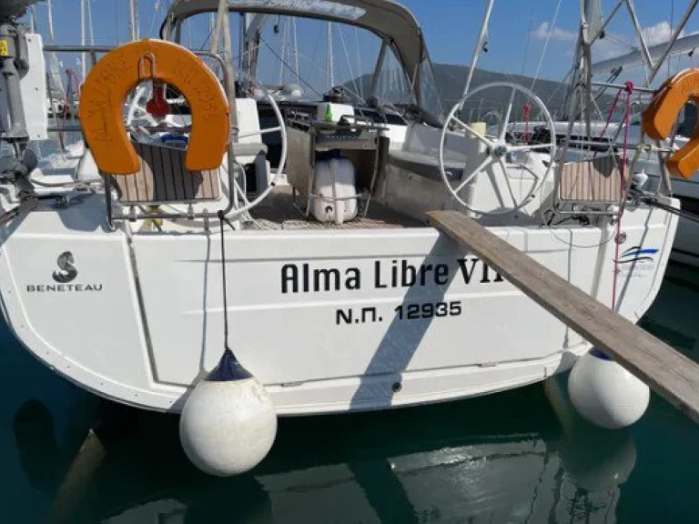 Hire Sailboat with or without skipper Bénéteau Lefkáda