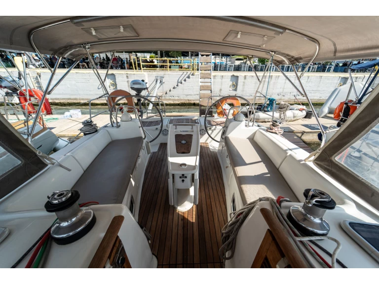 Sailboat to hire Kavála at the best price