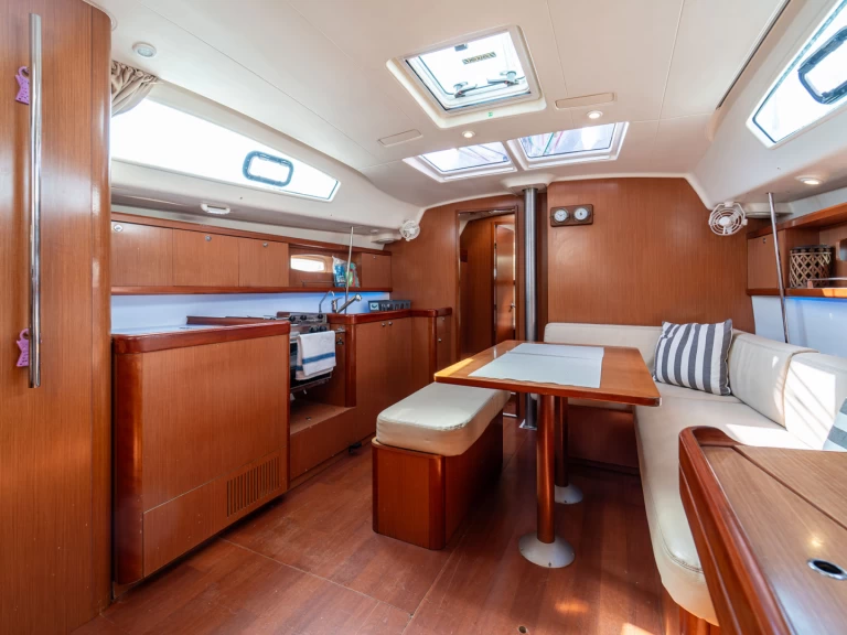 Yacht charter Kavála - Bénéteau Oceanis 43 on SamBoat