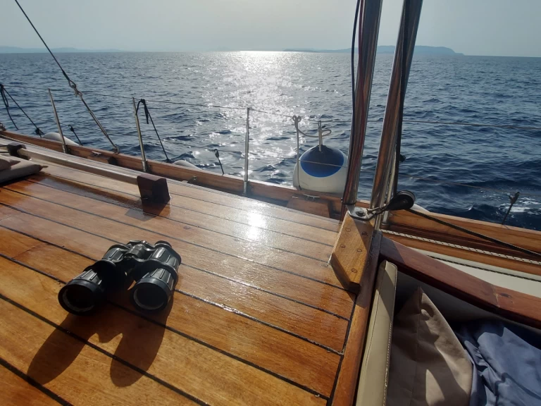 Hire Sailboat  with a boat licence