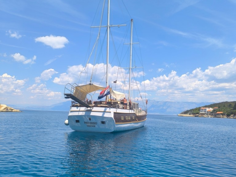 Hire Sailboat  with a boat licence