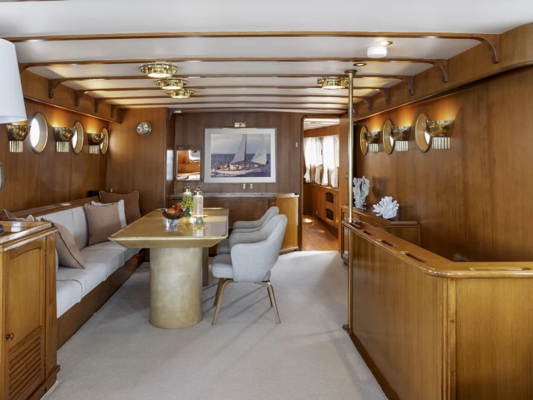 Luxury Yacht to hire Castellammare di Stabia at the best price